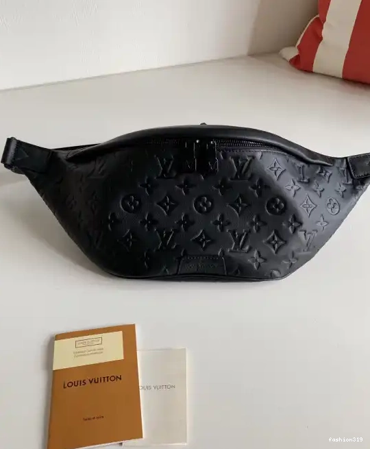 DISCOVERY BUMBAG LOUIS VUITTON 0402